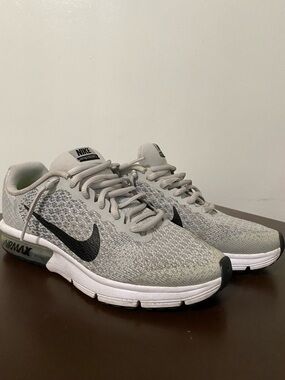 Nike Light Gray Knit Running Shoes with Black Swoosh